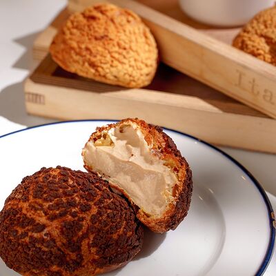 Шу с шоколадным кремом в Italiani по цене 165 ₽