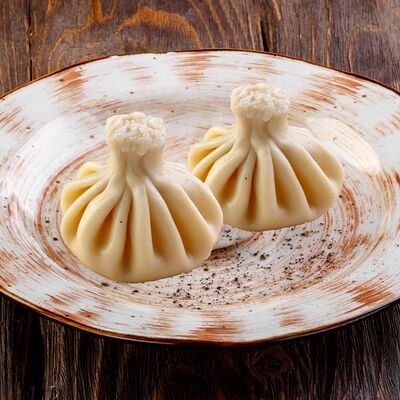 Хинкали со свининой и говядинойв У Ханумы по цене 220 ₽