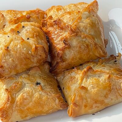 Самса с индейкой в Панда по цене 165 ₽