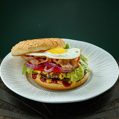 Бургер Брутальный в Артхаус по цене 950 ₽