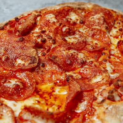 Пицца Пепперони двойная в Eezy One Pizza по цене 599 ₽