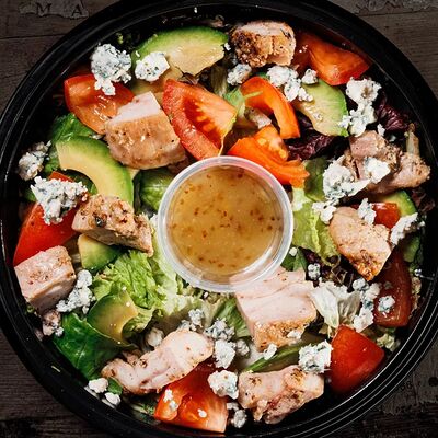 Салат с курой в Джорджина по цене 580 ₽