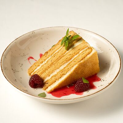 Торт медовый в Сорренто по цене 450 ₽