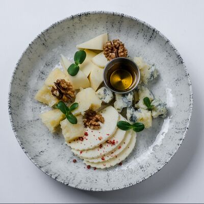 Ассорти сыров в Базар по цене 600 ₽