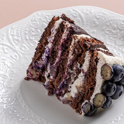 Торт черемуховый с голубикой в Avgust13 по цене 695 ₽