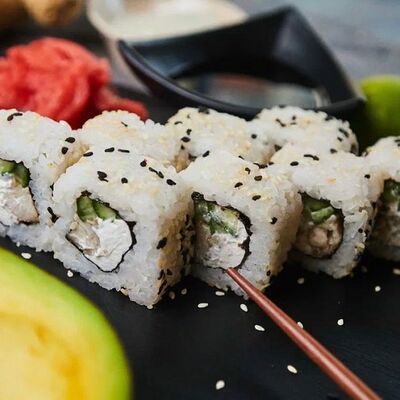 Сливочный ролл с угрем в Тайфун по цене 359