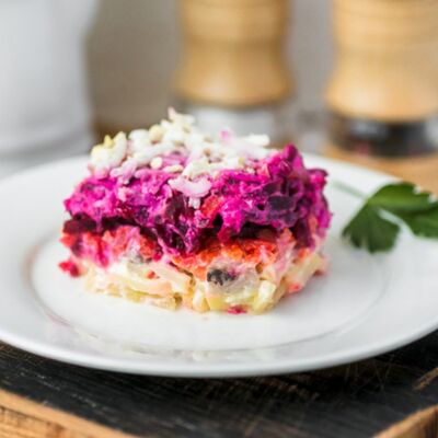 Праздничная Сельдь под шубой в За плетнём по цене 490 ₽