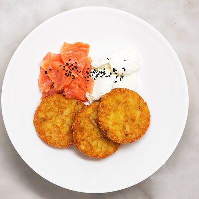 Хашбрауны с лососем собственного посола и творожным сыромв Bonape по цене 717 ₽