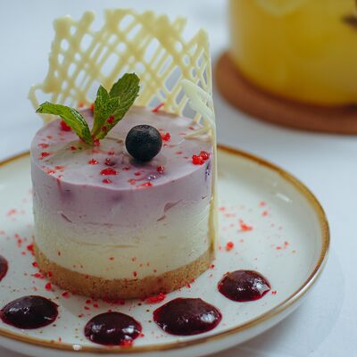 Чизкейк черничный в Роланд по цене 690 ₽