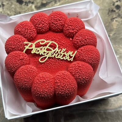  Муссовый бенто-торт красный с днем рожденияв Allowberry по цене 3700 ₽