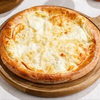Очень сырный хачапури в Асканели Georgian Bistro