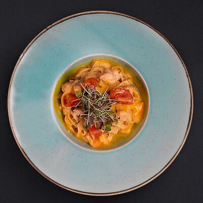 Тальятелле с тигровой креветкой в тайском стиле в Roof Panorama Cafe по цене 515 ₽