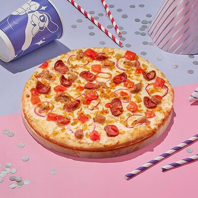 Пицца Мясная острая 24 см в Dostaевский по цене 516 ₽