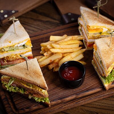 Клаб-сэндвич в Luna Dostyk по цене 3690 ₸