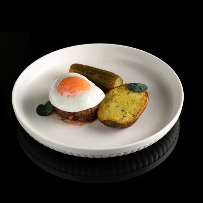 Говяжий бифштекс с сыром и печеным картофелем в Западный сад ! по цене 1300 ₽