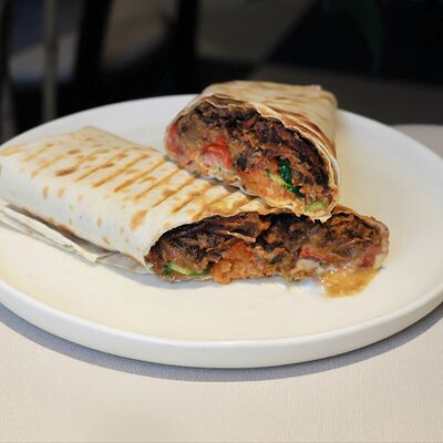 Шаурма с говядиной в УГОДНИКИ по цене 767 ₽