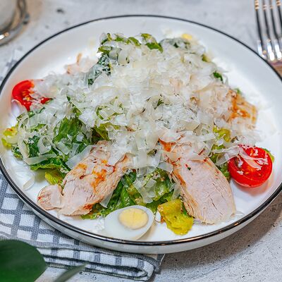 Цезарь с фермерским цыпленкомв APOLLO по цене 575 ₽