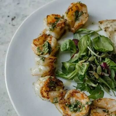 Креветки с соусом чимичурри в Tin по цене 1320 ₽