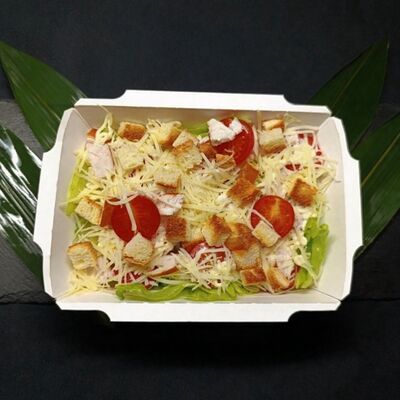 Салат Цезарь с копченой курицей в Caviar Rolls по цене 425 ₽