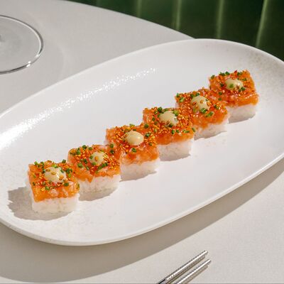 Осидзуси с лососем в Cristal по цене 900 ₽
