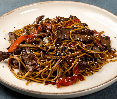 Яичная лапша с говядиной в Uno - завтраки весь день по цене 699 ₽