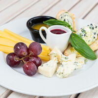 Сырная тарелка в Бар Соль