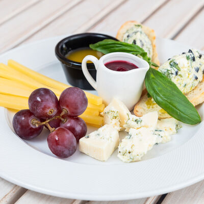 Сырная тарелка в Бар Соль по цене 650 ₽