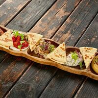 Ассорти средиземноморских закусок в Про печь