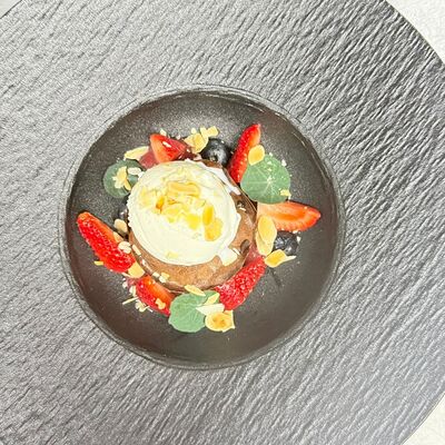 Шоколадный фондан с мороженымв Западный сад ! по цене 750 ₽