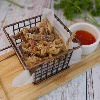 Ушки свиные фри с соусом свит Чили в Гастробар Крапива по цене 350 ₽