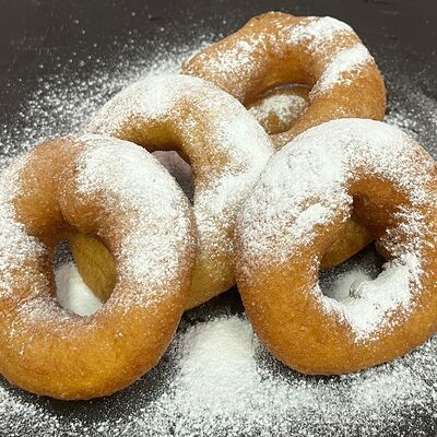 Пончики с сахарной пудрой в Пончуррос по цене 229 ₽