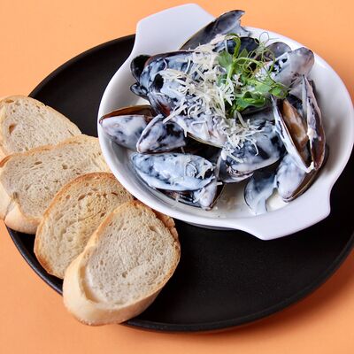 Голубые мидии в соусе дорблю в Папи бар по цене 890 ₽