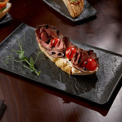 Брускетта с ростбифом в Маради по цене 400 ₽
