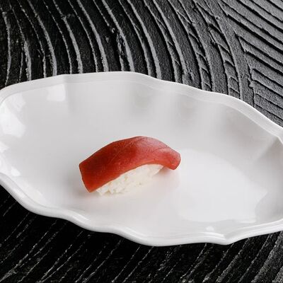 Суши с тунцом Bluefin в Ginza по цене 1190 ₽