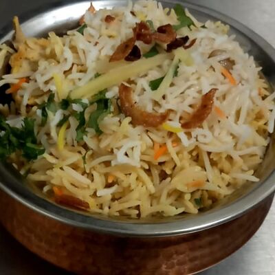 Бирьяни креветки-Prawns Biryani в Veda индийский ресторан по цене 980 ₽