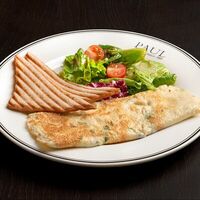 Французский омлет с сыром маасдам в Paul