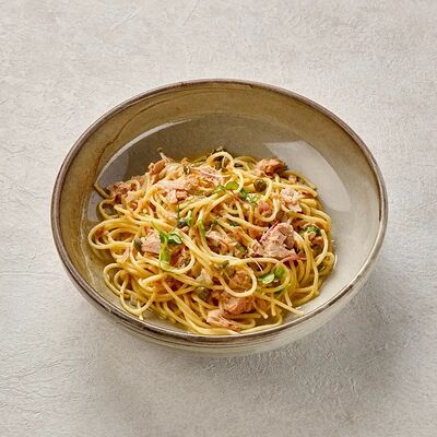 Спагетти с тунцомв Пеперончино по цене 595 ₽