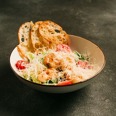 Салат Цезарь с тигровой креветкой в Японский Двор по цене 790 ₽