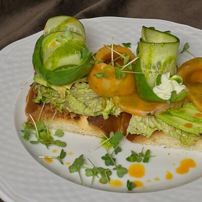 Бриошь с форелью и авокадо Я в Пражский по цене 980 ₽