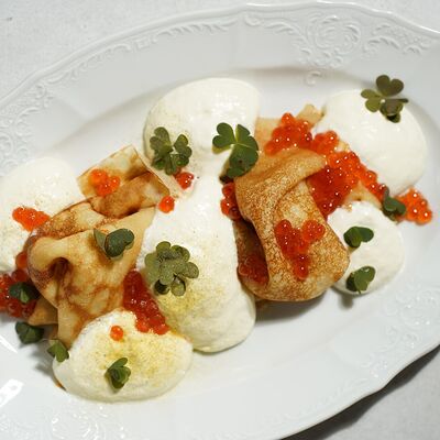 Сырный мусс с икрой и блинамив Pioner по цене 1030 ₽