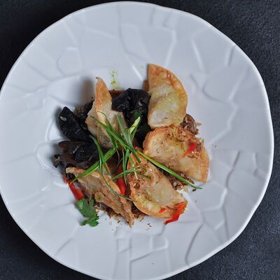 Гедза с томленой уткой в Pro Azia по цене 640 ₽