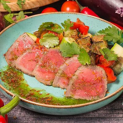 Салат с ростбифом и печеными овощами в Луиджи & Тосё по цене 489