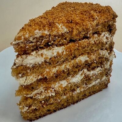 Торт Медовик порционный в Пекарня мельница по цене 201 ₽