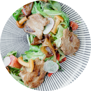 Салат с имбирем и свининой в Butch&Dutch по цене 550 ₽