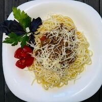 Спагетти с курицей и грибами в Lucky bean