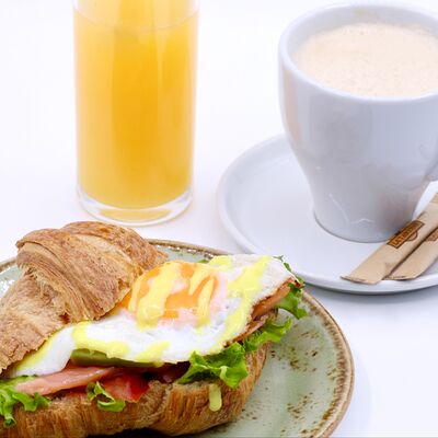 Круассан Atlantique в La Tartine по цене 4200 ₸