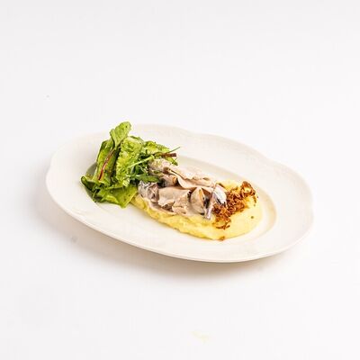 Индейка с грибами в сливочном соусе с картофельным пюре и огурцом в Британские Пекарни по цене 530 ₽