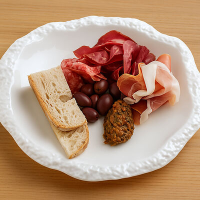 Мясная тарелка в 9/18 бистро по цене 1450 ₽