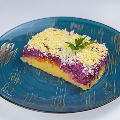 Сельдь под шубойв Тарелка по цене 148 ₽