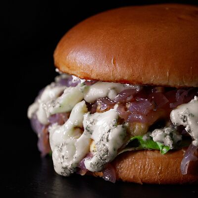 Dorblu Burger с брусникой в Атлантида по цене 730 ₽